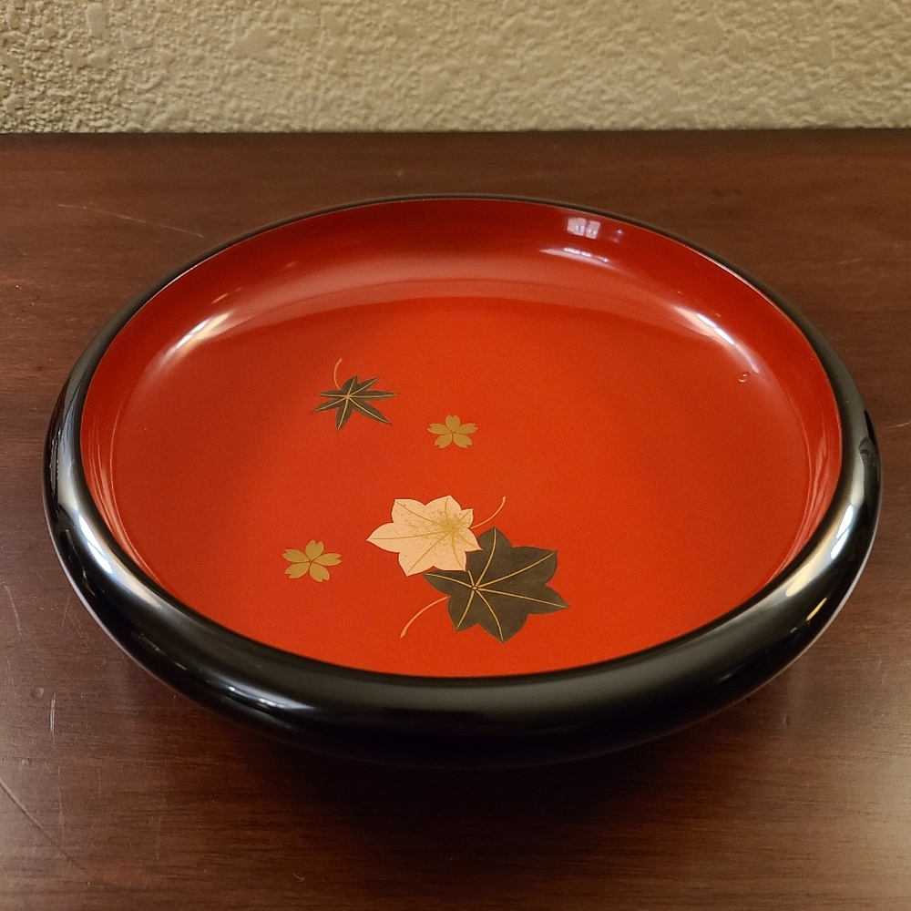 Japanese Ryukyu Lacquer bowl with fall leaves